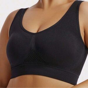 Black Seamless Sports Bra